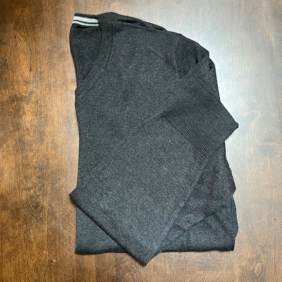 Mens Old Navy Gray V-neck Sweater - Picture 2 of 2